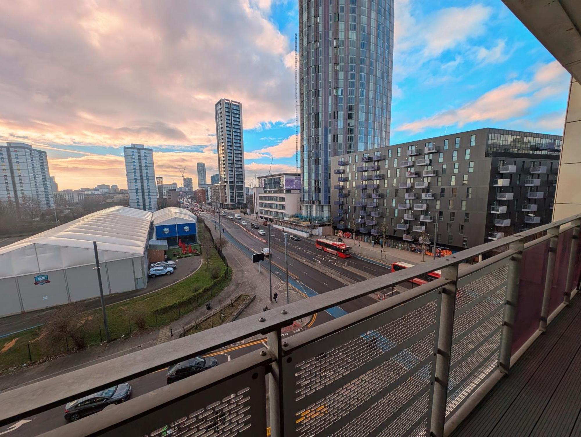 Giogio - Comfortable Stratford Flat With Stunning Views Londres Exterior foto